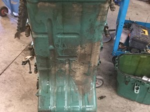 Used VOLVO D13 SCR Oil Pan (Stock #9447)) Part Image