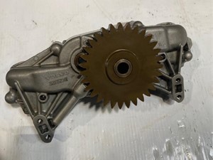 Used VOLVO D13 SCR Oil Pump (Stock #26717)) Part Image