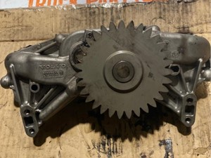 Used VOLVO D13 SCR Oil Pump (Stock #26678)) Part Image