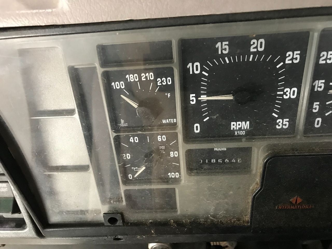 1997 International 8100 (Stock #24951475) | Instrument Cluster | TPI