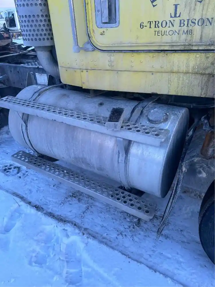 Used 2001 Kenworth T800 Fuel Tank for sale Minnedosa Manitoba Canada