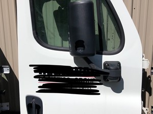 Used 2015 Freightliner Cascadia Door (Stock #D1088)) Part Image