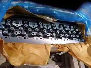 Aftermarket Caterpillar C13 Head (Stock #3453752)) Part Image