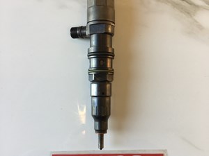 Used Detroit DD15 Injector (Stock #8005)) Part Image