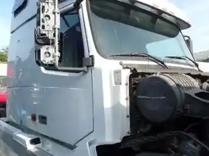 Used 2005 Volvo VNL670 Cab (Stock #S7091CAB)) Part Image