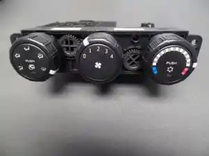 Used 2017 Mitsubishi FEC Heater/AC Control Assy (Stock #MK582600-4)) Part Image