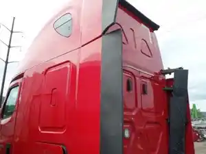 Used 2019 Freightliner Cascadia 126 Sleeper Fairing (Stock #S2417LLSE)) Part Image