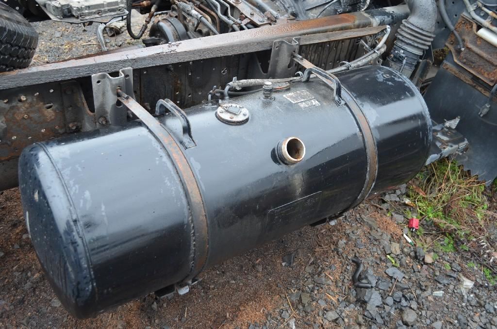 2006 ISUZU NPR (Stock 143) Fuel Tanks TPI