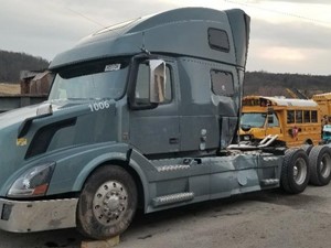Used 2015 VOLVO VNL Cab (Stock #5807)) Part Image