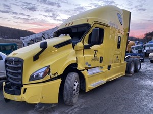 Used 2018 FREIGHTLINER CASCADIA 125 Cab Image