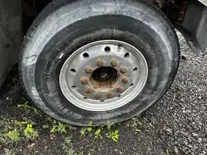 Used 2009 HUB PILOT 22.5 x 14 Tire Image