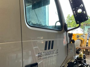 Used 2017 VOLVO VNL Door (Stock #8406)) Part Image