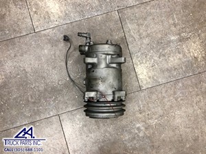 Used 1995 Mack A/C Compressor (Stock #1615)) Part Image