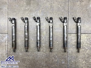 Used Cummins 6CT 8.3 Injector (Stock #2174)) Part Image