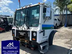 Used 2002 Mack MR688S Cab (Stock #10157-1)) Part Image