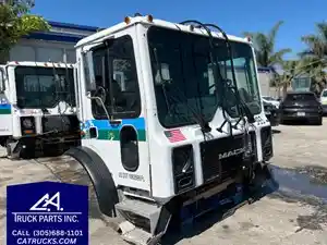Used 2005 Mack MR688S Cab (Stock #10161-1)) Part Image