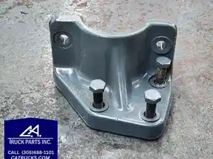 Used Ford Engine Mount (Stock #7747)) Part Image