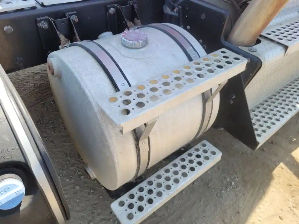 Used 2013 Kenworth T800 Hydraulic Tank for sale Dinuba California