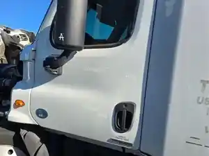 Used 2017 FREIGHTLINER Cascadia 125 Door (Stock #1885-9)) Part Image