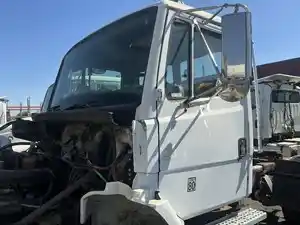 Used 2000 FREIGHTLINER FL70 Cab (Stock #4481-19)) Part Image