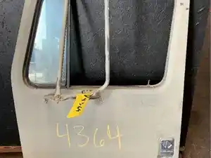 Used 1992 INTERNATIONAL 4600 Door (Stock #4364-12)) Part Image