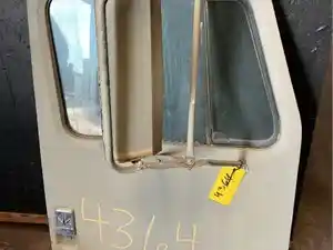 Used 1992 INTERNATIONAL 4600 Door (Stock #4364-13)) Part Image