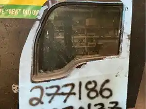 Used 2016 KENWORTH T680 Door (Stock #UPS-277186-11)) Part Image