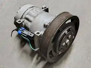 Used Mack CXU613 A/C Compressor Image