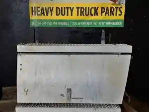 Used 2002 Peterbilt 387 Tool Box (Stock #4539440)) Part Image