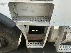 Used 1993 FREIGHTLINER FL Cabover Step (Stock #4535-13)) Part Image