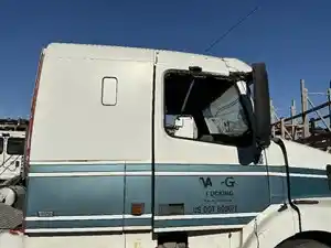 Used 1996 VOLVO VNL Door (Stock #4521-18)) Part Image