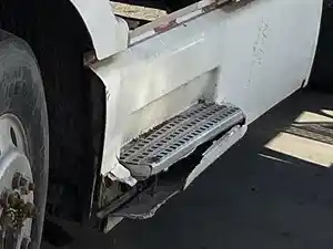 Used 1996 VOLVO VNL Step (Stock #4521-13)) Part Image