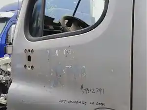 Used 2010 Freightliner Cascadia 125 Door (Stock #1902791)) Part Image