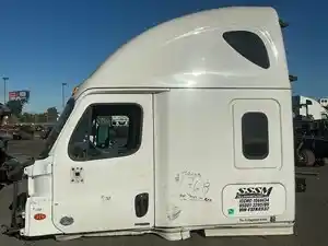 Used 2015 FREIGHTLINER Cascadia 125 Cab (Stock #1768-15)) Part Image