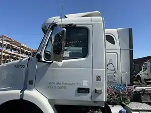 Used 2015 VOLVO VNM Cab (Stock #4488-31)) Part Image