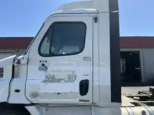 Used 2016 FREIGHTLINER CASCADIA Door (Stock #4445-27)) Part Image