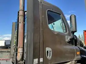 Used 2016 FREIGHTLINER Cascadia 113 Cab (Stock #4367-23)) Part Image
