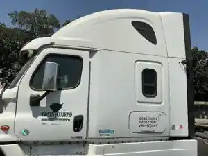 Used 2017 FREIGHTLINER CASCADIA Cab (Stock #4572-26)) Part Image