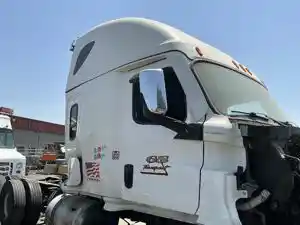 Used 2023 FREIGHTLINER CASCADIA Door (Stock #4556-30)) Part Image