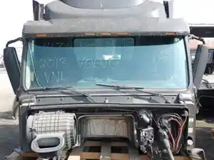 Used 2013 VOLVO VNL Cab (Stock #1471-13)) Part Image