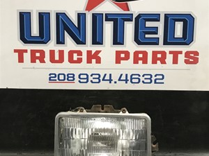 Used 1995 International Eagle Headlamp Assy (Stock #P-5546)) Part Image
