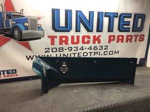 Used Universal Kenworth T600 Cab Fairing (Stock #P-5931)) Part Image