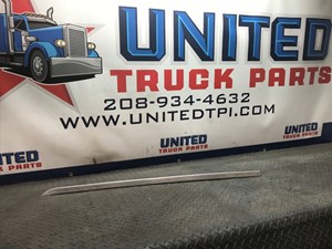 Used Universal Kenworth W900 Grille (Stock #P-5852)) Part Image