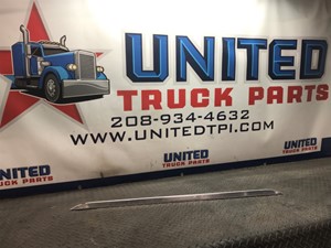 Used Universal Kenworth W900 Grille (Stock #P-5859)) Part Image