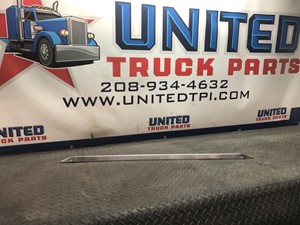 Used Universal Kenworth W900 Grille (Stock #P-5858)) Part Image