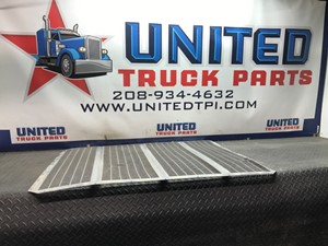 Used Universal Grille (Stock #P-5840)) Part Image