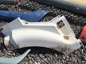 Used Universal Volvo VNL Tank Fairing (Stock #P-5423)) Part Image
