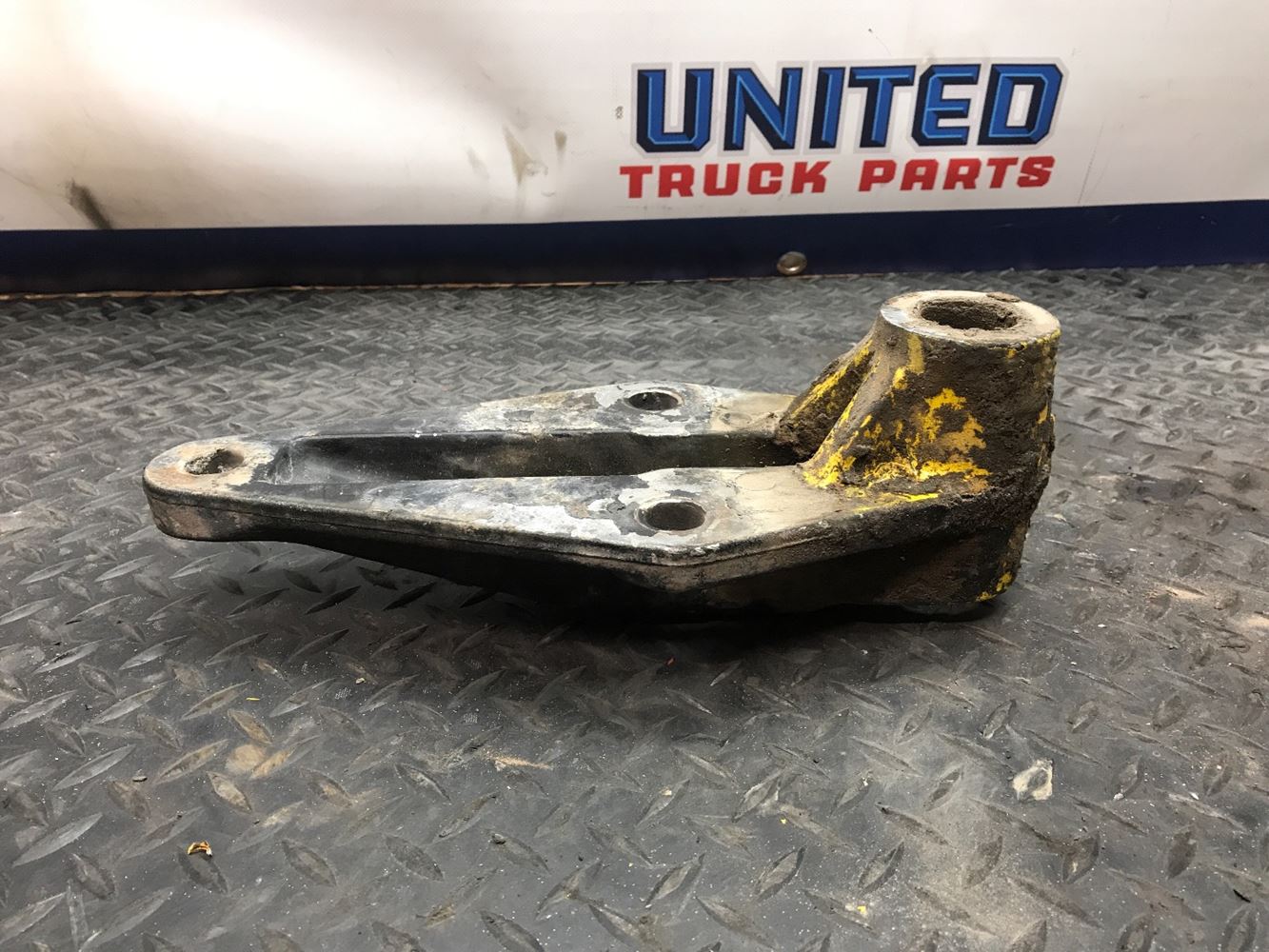 Universal Peterbilt 379 (Stock P4776LV) Spring Hangers, Steer Axle