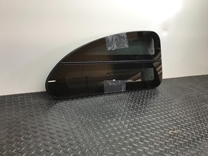 New Universal Peterbilt Back Window (Stock #P-4095-LV)) Part Image