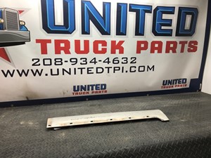 Used Universal Peterbilt Grille (Stock #P-5186)) Part Image
